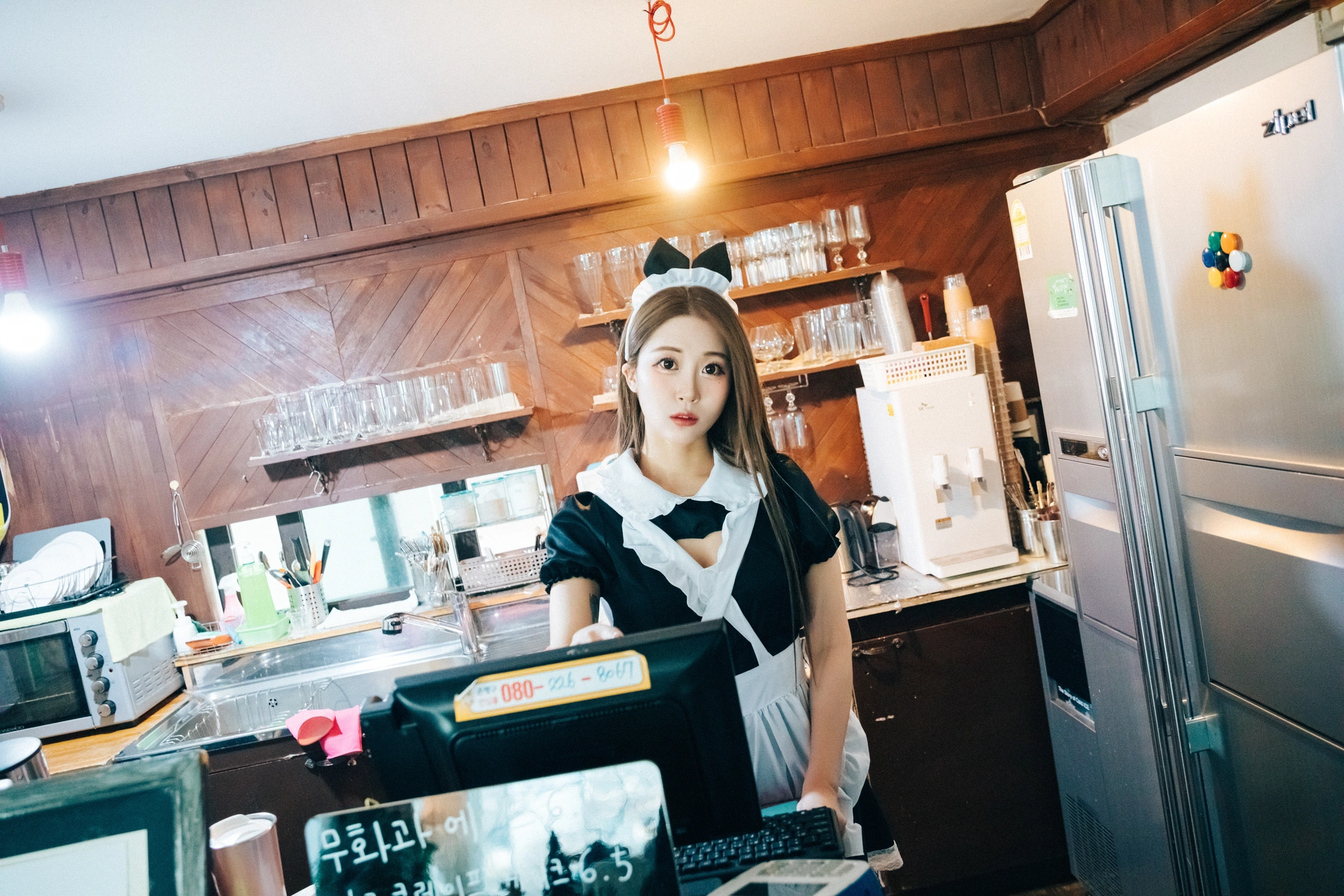 080.[Loozy] Bomi (보미) – Maid cafe 1