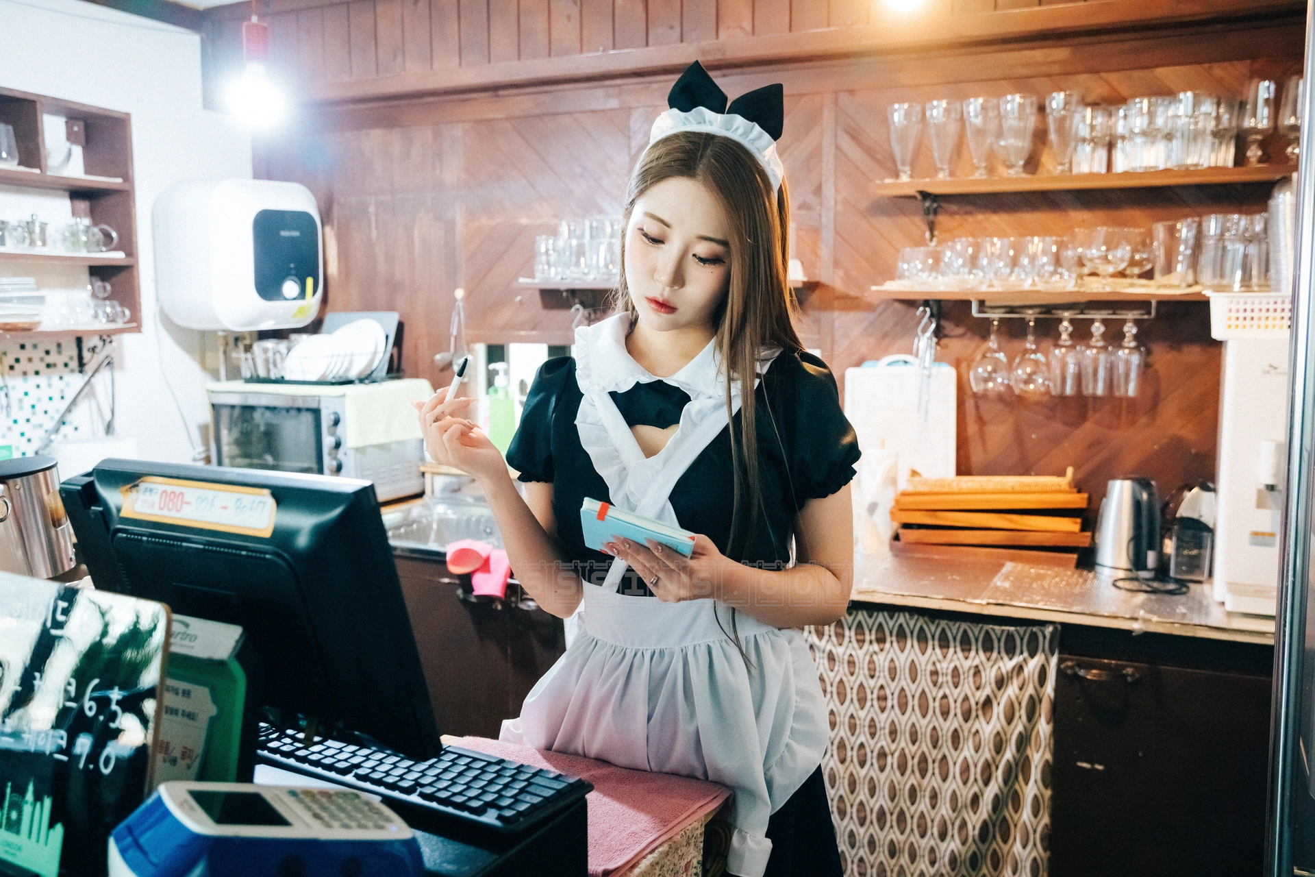 080.[Loozy] Bomi (보미) – Maid cafe 3